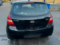 Gebraucht Hyundai i20 77 PS (56 kW) 2011 Schwarz Kleinwagen