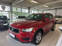 Gebraucht Volvo XC40 Momentum 129 PS (94 kW) 2022 Fusion red / metallic SUV