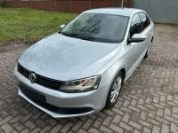 Gebraucht VW Jetta 105 PS (77 kW) 2012 Grau Limousine
