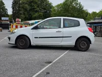 Gebraucht Renault Clio II 75 PS (55 kW) 2009 Weiß Limousine
