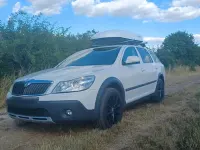 Gebraucht Skoda Octavia Scout 140 PS (102 kW) 2013 Weiß Kombi