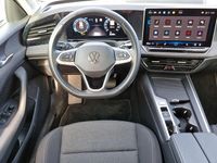 Gebraucht VW Passat 150 PS (110 kW) 2024 Schwarz metallic Kombi