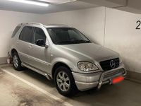 Gebraucht Mercedes ML320 218 PS (160 kW) 2001 Silber SUV