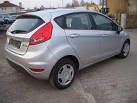 Gebraucht Ford Fiesta Trend 82 PS (60 kW) 2012 Silber Kleinwagen