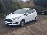 Gebraucht Ford Fiesta Trend 65 PS (47 kW) 2014 Weiß Kleinwagen