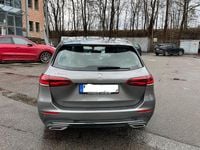 Gebraucht Mercedes B200 150 PS (110 kW) 2019 Grau Van / Kleinbus