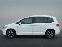 Gebraucht VW Touran Highline 150 PS (110 kW) 2023 Van / Kleinbus
