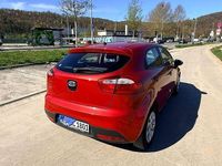 Gebraucht Kia Rio Attract 86 PS (63 kW) 2012 Rot Limousine