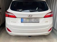 gebraucht Hyundai i30 i30cw 1.6 CRDi Automatik Trend