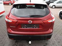 Gebraucht Nissan Qashqai Acenta 116 PS (85 kW) 2016 Rot SUV