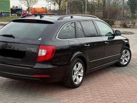 Gebraucht Skoda Superb 140 PS (102 kW) 2012 Schwarz Kombi