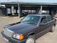 Gebraucht Mercedes 190 131 PS (96 kW) 1990 Violet Limousine