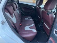 Gebraucht Ford Fiesta Titanium 101 PS (74 kW) 2012 Weiß Kleinwagen