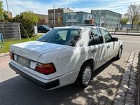 Gebraucht Mercedes E230 136 PS (100 kW) 1991 Weiß Limousine