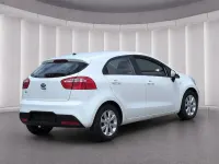 Gebraucht Kia Rio Attract 86 PS (63 kW) 2014 Ud) clear white (weiss Kleinwagen