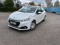 Gebraucht Peugeot 208 82 PS (60 kW) 2018 Weiß Kleinwagen