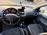 Gebraucht Peugeot 206+ 75 PS (55 kW) 2010 Weiß Kleinwagen