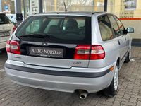 Gebraucht Volvo V40 Comfort 109 PS (80 kW) 2001 Silber Kombi