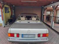 Second-hand Mercedes E300 180 CP (132 kW) 1990 Auriu Berlinǎ