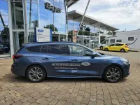 Gebraucht Ford Focus ST-Line 155 PS (114 kW) 2024 Chrome blue metallic Limousine