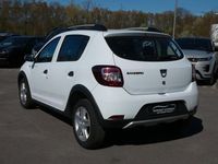 Gebraucht Dacia Sandero Stepway 90 PS (66 kW) 2015 Weiß Limousine