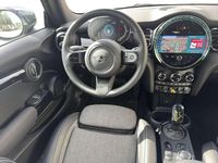 Gebraucht Mini Cooper SE 135 kW (184 PS) 2023 Midnight black metallic Kleinwagen