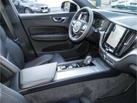 gebraucht Volvo XC60 R-Design B5 Benzin Panor. Glasdach 360 Gr.Kamera ParkPilot Navi ACC Kurvenl. e-Sitze