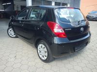 Gebraucht Hyundai i20 Edition 101 PS (74 kW) 2012 Schwarz Limousine