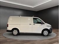 Gebraucht VW Transporter 110 PS (80 kW) 2023 Weiß (candyweiß) Van