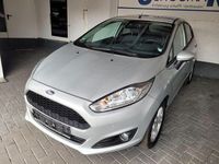 Gebraucht Ford Fiesta Celebration 80 PS (58 kW) 2017 Silber Kleinwagen
