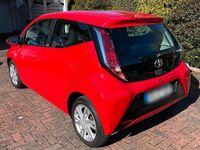 Gebraucht Toyota Aygo 69 PS (50 kW) 2016 Rot Kleinwagen