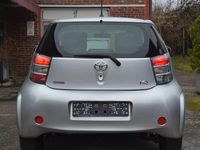 Gebraucht Toyota iQ 69 PS (50 kW) 2011 Silber Kleinwagen
