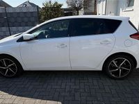 Gebraucht Toyota Auris Team 116 PS (85 kW) 2019 Weiß Kleinwagen