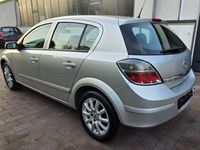 Gebraucht Opel Astra Edition 116 PS (85 kW) 2008 Silber Limousine