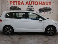 Gebraucht VW Touran Highline 150 PS (110 kW) 2022 Weiß Van / Kleinbus