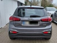 Gebraucht Hyundai i20 Active 101 PS (74 kW) 2018 Grau Kleinwagen