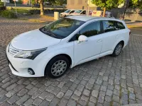 Gebraucht Toyota Avensis Basis 126 PS (92 kW) 2012 Weiß Kombi