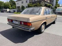 Gebraucht Mercedes 250 140 PS (102 kW) 1982 Gold Limousine