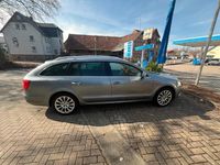 Gebraucht Skoda Superb 140 PS (102 kW) 2011 Blau Kombi