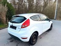 Usata Ford Fiesta Trend 82 CV (60 kW) 2009 Bianco Utilitaria