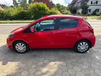 Gebraucht Toyota Yaris 101 PS (74 kW) 2016 Rot Limousine