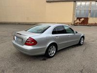 Gebraucht Mercedes E220 150 PS (110 kW) 2005 Silber Limousine