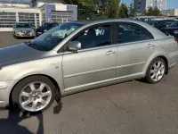 Gebraucht Toyota Avensis Executive 147 PS (108 kW) 2004 Silver metallic Kleinwagen