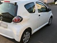 Gebraucht Toyota Aygo 68 PS (50 kW) 2009 Weiß Kleinwagen