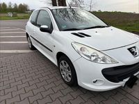 Gebraucht Peugeot 206 60 PS (44 kW) 2010 Weiß Limousine