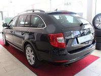 Gebraucht Skoda Superb 170 PS (125 kW) 2014 Schwarzmagic perleffekt Kombi