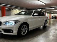 Gebraucht BMW 118 Advantage 150 PS (110 kW) 2018 Weiß Kleinwagen
