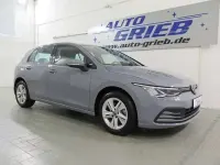 Gebraucht VW Golf VII Life 131 PS (96 kW) 2020 Mondsteingrau Kleinwagen