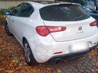 Gebraucht Alfa Romeo Giulietta 105 PS (77 kW) 2011 Weiß Kleinwagen