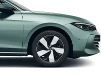 Gebraucht VW Passat 150 PS (110 kW) 2025 Maripositgrün metallic Kombi